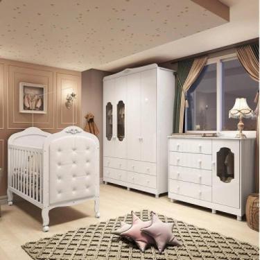 Imagem de Quarto de Bebê com Guarda Roupa Cômoda com Janelas e Berço com Capiton