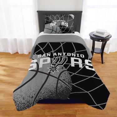 Imagem de NORTHWEST Conjunto de edredom San Antonio Spurs oficialmente licenciado pela NBA – Casal/Queen e Twin/Twin GG – Roupa de cama macia com logotipo do time e fronhas – Conjunto de quarto de fã de