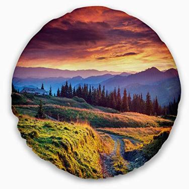 Imagem de Designart Green Land Under Overcast Sky' Paisagem Fotografia manta redonda sala de estar, sofá, enchimento de almofada + capa de almofada impressa em ambos os lados 40,64 cm