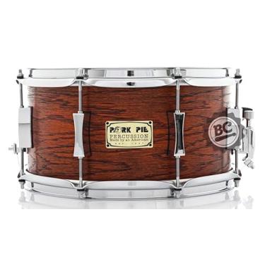 Imagem de Caixa Pork Pie Walnut Oak 13x7 Red Stain Finish com canoas Hourglass e Aros PowerHoop Made in USA