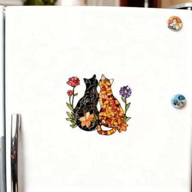 Imagem de 1 Imã de geladeira acrílico em forma de dois gatos com flores, decoração de amor em estilo de vidro colorido de 8 cm, adesivo magnético criativo para cozinha doméstica, presente de festival e