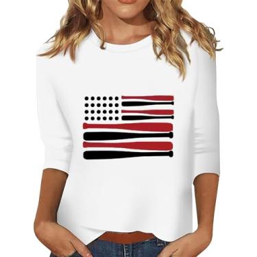 Imagem de Camiseta feminina com bandeira americana de beisebol com a bandeira americana manga 3/4 gola redonda blusa túnica Memorial Day, Branco, 3G