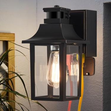 Imagem de TITOSICHY Luz de varanda com saída GFCI do crepúsculo ao amanhecer, sensor de movimento, luz externa, 3 modos de luz, luminária externa à prova d'água para casa, pátio, garagem