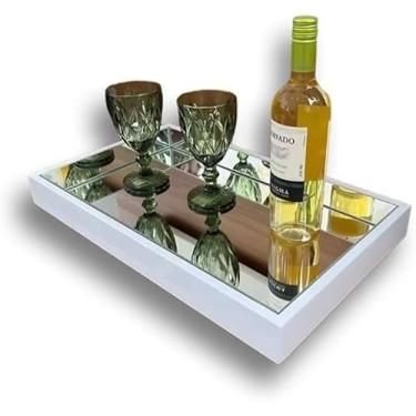 Imagem de Bandeja Espelha Branca Decorativa servir bebidas na sala na copa