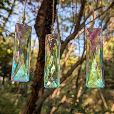 Imagem de KEINIA Prisma de cristal iridescente, 3 peças de apanhador de sol retangular DIY para pendurar em janelas, lustre de cristal brilhante para casa, janelas, decoração de carro, chakra, jardins