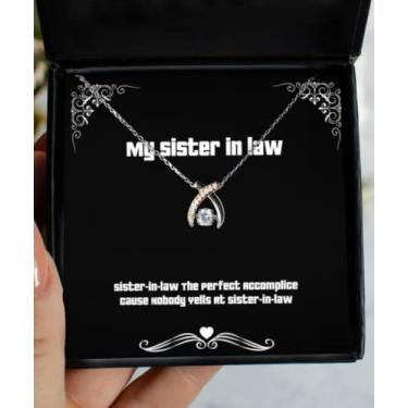 Imagem de SpreadPassion Colar Inapropriado Sister in Law Wishbone Dancing Necklace Sister-in-Law The Perfect Accomplice, Inspire Presentes para Irmãs