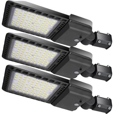 Imagem de Luzes LED de estacionamento de 300 W com fotocélula do crepúsculo ao amanhecer, 39000LM 5000K luz de poste de LED, luz externa à prova d'água IP65 de segurança comercial para estádio de garagem de