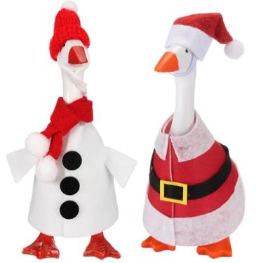 Imagem de Weysat 2 conjuntos de mini roupa de ganso de mesa de Natal 17,8 cm estátua de ganso magnético bobo de Papai Noel e fantasia de boneco de neve com mini chapéus e roupas de feltro para decoração de