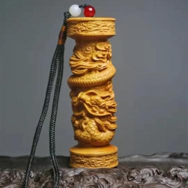 Imagem de FENNYYAR Estatuetas decorativas de madeira maciça de coluna de dragão voador de mascote, 10 cm, pingente de chave de sala de casa com entalhe manual puro