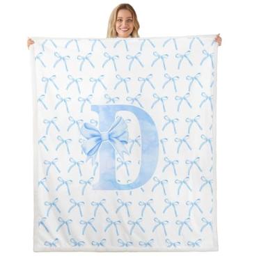 Imagem de Cobertor infantil com laço de desenho animado, gravata borboleta azul letra D nó princesa meninas mulheres cobertor de cama, aquarela laço patchwork azul branco felpudo cobertor, tamanho Queen (224 x
