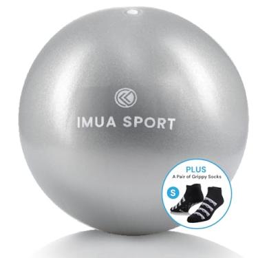 Imagem de Bola Barre da IMUA Sport com meias aderentes (P) – Bola de exercício pequena de 23 cm para barra, ioga, pilates e mais com um par de meias aderentes (pequenas) – Guia de treino incluído