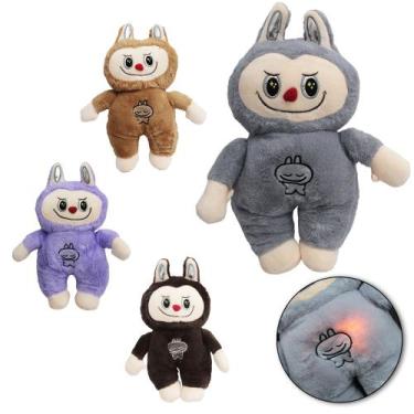Imagem de Brinquedo Labubu De Pelúcia Com Som E Luz A Pilha Caixa Surpresa 30x22
