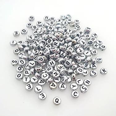 Imagem de 500 peças de 4 x 7 mm de contas redondas de acrílico com letras do alfabeto A-Z, contas soltas em forma de plástico mistas, para fabricação de joias, pulseiras, colares e chaveiros (preto sobre prata)