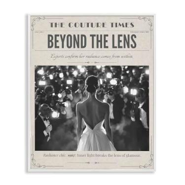 Imagem de Stupell Industries The Couture Times Magazine Arte giclée emoldurada preta, design por A Barefoot Stylist, 14 x 11
