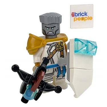 Imagem de LEGO Ninjago: Minifigura Zane do Mestre da Montanha com Bowcaster e Escudo