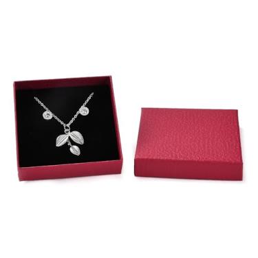 Imagem de Caixa de presente pequena quadrada de papelão para colar de 8,8 x 8,88 x 2,6 cm, estojo de armazenamento de joias com esponja de veludo dentro para brincos de Natal, colares e pulseiras, presente