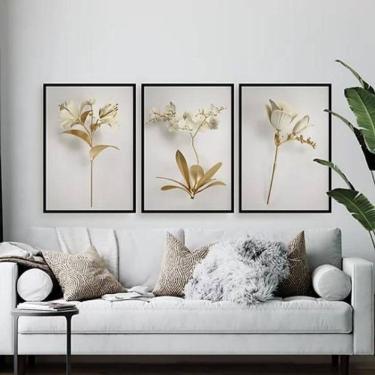 Imagem de Kit 3 Quadros Flores Brancas Com Dourado 33X24 C/Vidro Preta