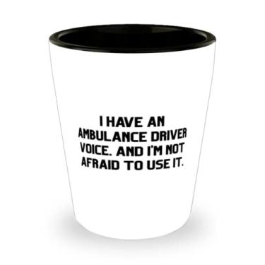 Imagem de Presentes exclusivos para motorista de ambulância, I Have an Ambulance Driver Voice. And I'm Not Afraid to Use It, épico copo de tiro de Natal de amigos