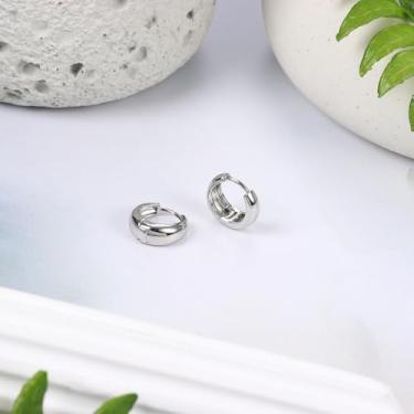 Imagem de 1 par de brincos pequenos de argola de prata para mulheres e homens, brincos de argola de prata fofos leves e pequenos brincos de cartilagem de argola de prata para vários piercings de 10 mm
