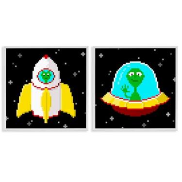 Imagem de Stupell Industries Conjunto de arte de parede giclée com moldura branca Pixel Alien Spaceships 2 peças por June Erica Vess, 61 x 61 cm