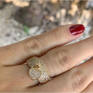 Imagem de Anel Base Larga Pingente Coração Pendurado Cravejado Banho De Ouro