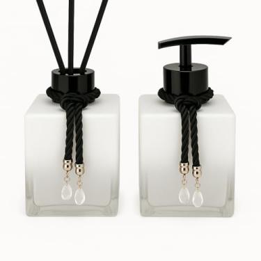 Imagem de Kit Difusor e Saboneteira de Vidro 250ml com Varetas e Cordões Decorativos – Aromatizador Luxo Transparente para Banheiro, Lavabo e Presente Elegante (Branco Degrade C/Pret)