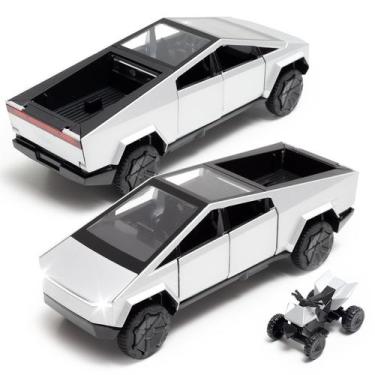 Imagem de Caminhonete de brinquedo Cybertruck modelo com motocicleta RV em escal