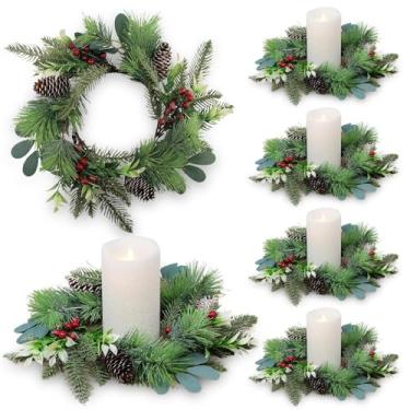 Imagem de 4 anéis de vela de Natal, mini guirlanda de pinheiro, guirlanda de eucalipto artificial e cedro nevado, castiçais com bagas vermelhas e cones de pinheiro para mesa de casa, mesa central, porta, janela