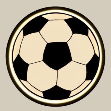 Imagem de Luminária de parede LED em formato de bola de futebol, redonda, para quarto infantil, com luz quente de 3000K. Design criativo com cúpula de acrílico, ideal para decoração de parede em salas