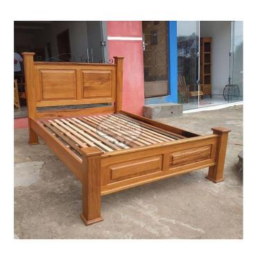 Imagem de Cama King Size Em Madeira De Demolição Modelo Almofadas Sudeste Rústico