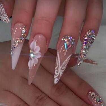 Imagem de Pregos postiços longos de estileto, cola com glitter, ponta francesa, ombré, unhas postiças, com design de strass luxuoso, unhas artificiais de amêndoa brilhante para mulheres, 24 peças