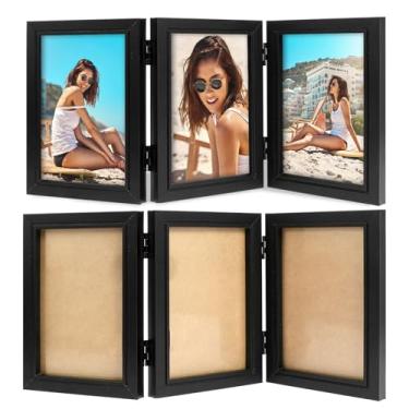 Imagem de 2 porta-retratos triplos dobráveis de 180° com suporte vertical na área de trabalho com vidro frontal preto para pré-rede de mesa