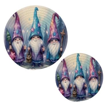 Imagem de Blueangle 2 peças de três gnomos de desenho animado - conjunto de pegadores de panela de tecido redondo - almofadas quentes trançadas de algodão - porta-copos - tapetes de mesa para cozinhar e assar