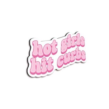 Imagem de Ímã Hot Girls Hit Curbs – 12 cm vinil geladeira ou decoração de carro – Ímã estético rosa engraçado para armários, caixas de ferramentas ou meninas que não podem estacionar - KCM0234