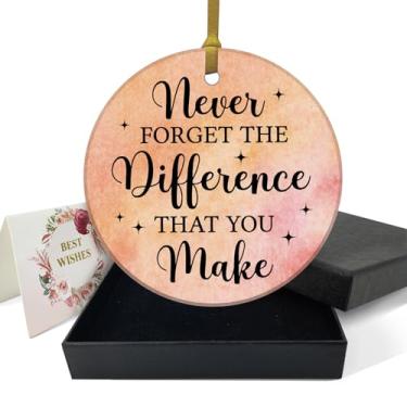 Imagem de REWIDPARTY Enfeites engraçados de agradecimento - Never Forget The Difference That You Make - Ornamento de cerâmica redondo de 7,6 cm com fita dourada, caixa de presente - presentes de despedida de