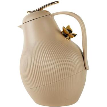 Imagem de Garrafa Térmica Elegante com Borboleta Dourada Design Texturizado Bege Jarra com Tampa Acabamento Fosco Premium