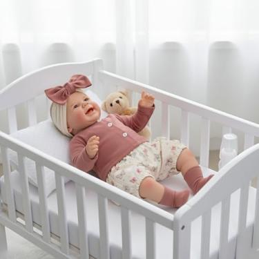 Imagem de Bebê Reborn Mayze Menina Realista em Silicone com Roupa Filminho e Acessórios Inclusos 50 cm (Mickey)