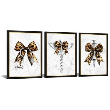 Imagem de KREATIVE ARTS Arte de parede em tela médica com arco de leopardo de 3 peças, moldura preta, estetoscópio, seringa, símbolo, alado, médico, decoração para hospital, clínica, escritório, sala de exames
