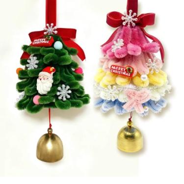 Imagem de CUTENNIOU 2 peças de árvore de Natal pequena com sino dourado, limpadores de cachimbo verdes e coloridos feitos à mão, decorações de Natal, ornamentos artificiais de árvores de Natal para decoração de