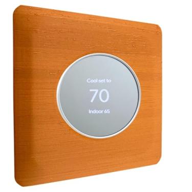 Imagem de Placa de parede quadrada de madeira nogueira para termostato Google Nest versão 2020 acabamento de textura
