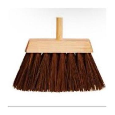 Imagem de Vassoura Piaçava Resistente - Limpeza Eficiente para Ambientes Interno