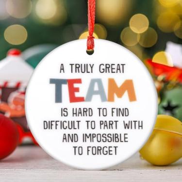 Imagem de Enfeites de Natal, enfeites de árvore, enfeites de pendurar para 1 peça de cerâmica redonda, uma equipe realmente ótima, decoração de casa ao ar livre