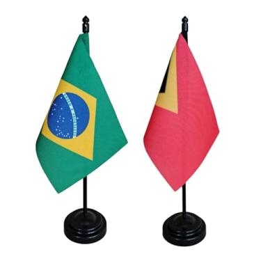 Imagem de Kit Bandeiras de Mesa Brasil e Timor-Leste, 26cm Altura, 18x11cm Bandeiras, Multicolorido, Oxford, Base Plástica, para Escritório, Eventos e Decoração