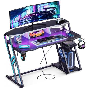Imagem de Mesa Gamer 123 cm MOTPK Preta com Tomadas Elétricas, Luzes LED, Prateleiras Duplas e Textura Fibra de Carbono, Modelo MKB04020201004
