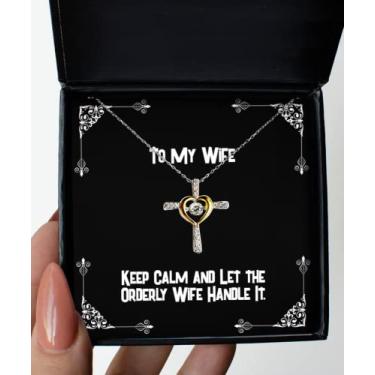 Imagem de SpreadPassion Presentes perfeitos para esposa, Keep Calm and Let The Orderly Wife Handle It, colar brilhante para presente de dia dos namorados para esposa