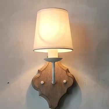 Imagem de Luminária de parede retrô, luminária de parede nórdica de madeira, elegante luminária de parede interna francesa com abajur de tecido cilíndrico branco, arandelas de parede vintage de meados