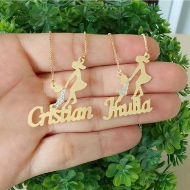 Imagem de Gargantilha Mãe Segurando Filha Ou Filho Com Nome Banhado A Ouro 18k