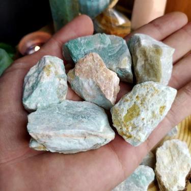 Imagem de Pedra jadeíte bruta 4 a 6 cm - proteção e pureza - cristal natural - C