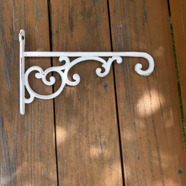 Imagem de Facaler Suportes de pendurar ganchos para uso ao ar livre para plantas, lanternas, plantador de parede, exterior, interior, pátio, jardim, montagem de parafuso (branco, pacote com 2)