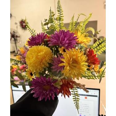 Imagem de GYWJJ Buquê de flores artificiais de crisântemo primavera amarelo roxo arranjo floral de seda para casa, casamento, verão, escritório, festa, decoração de mesa